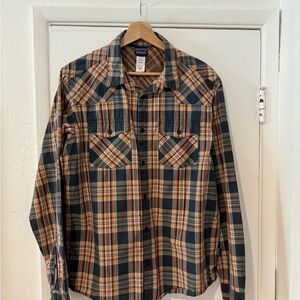 Patagonia long sleeve button up - men’s medium (M). Great condition